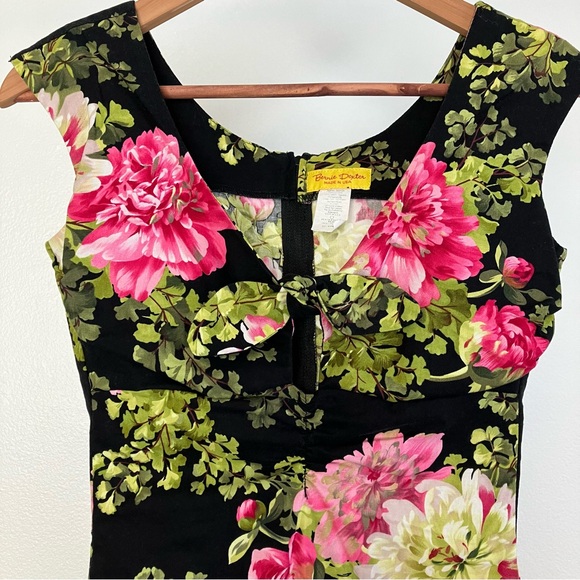 Bernie Dexter Ruby 50s Pencil Dress in Black Floral Dark Tea Room Print XS - Picture 3 of 12